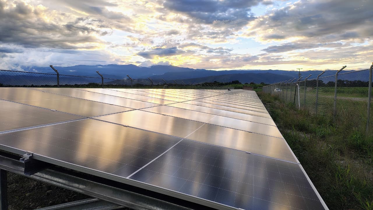 Granja solar fotovoltaica sobre suelo para sector agroindustrial en Colombia - VOLTIX ENERGY